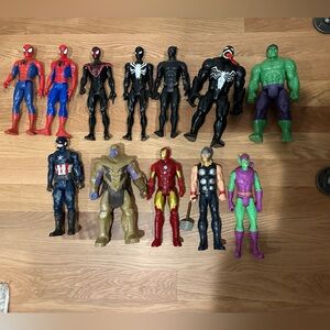 Lot of 12 Marvel action figures